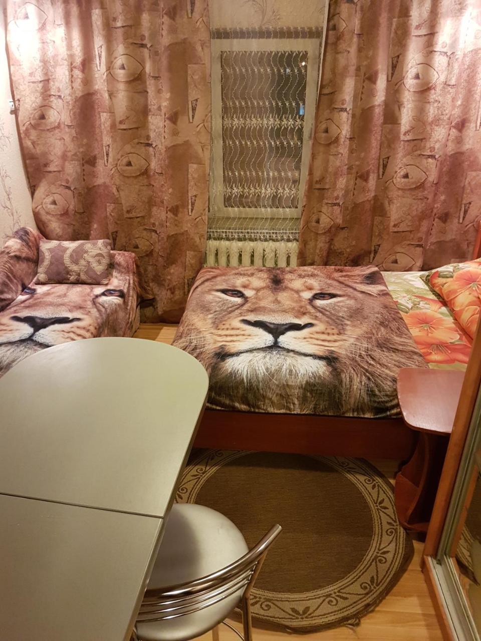 House Hotel Apartments 3 Ривне Екстериор снимка