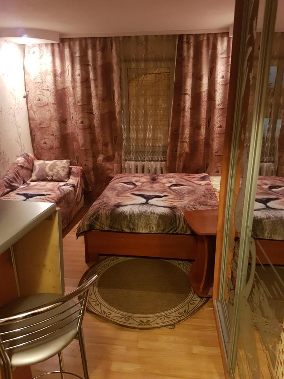 House Hotel Apartments 3 Ривне Екстериор снимка