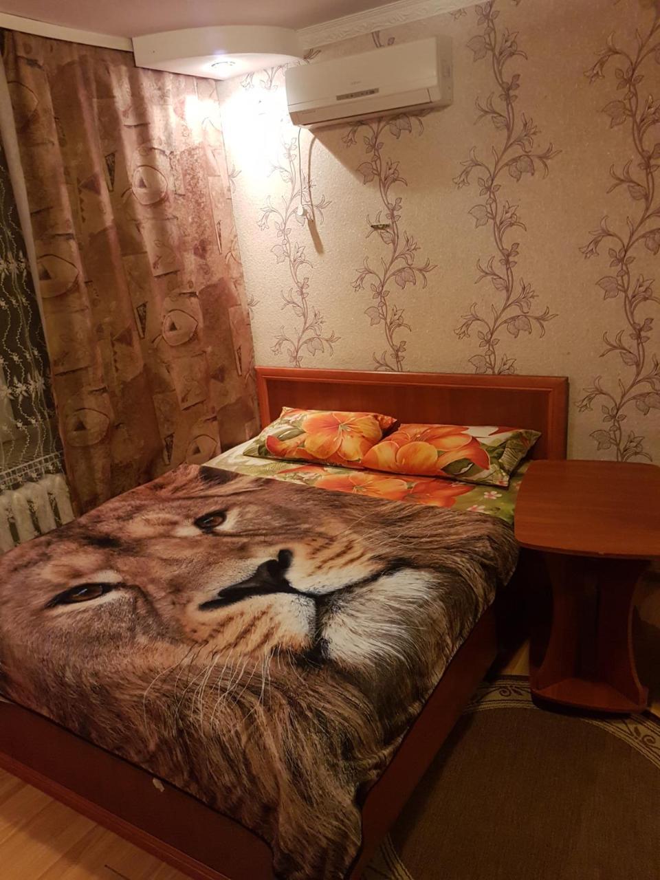 House Hotel Apartments 3 Ривне Екстериор снимка